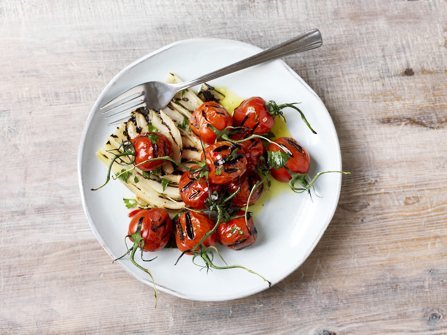 Grilled cherry tomatoes and fennel with garlic, parsley and red chili pepper