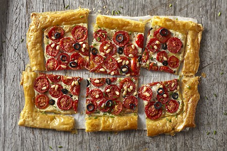 Scheiben für Pizza-Prominent tomatoes