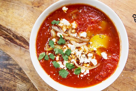 Aus dem Mittleren Osten: Tomatensuppe mit Karotten, Nektarine und Ingwer