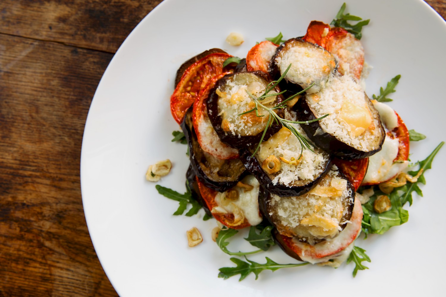 Lasagne van aubergine en tomaat met krokante korst