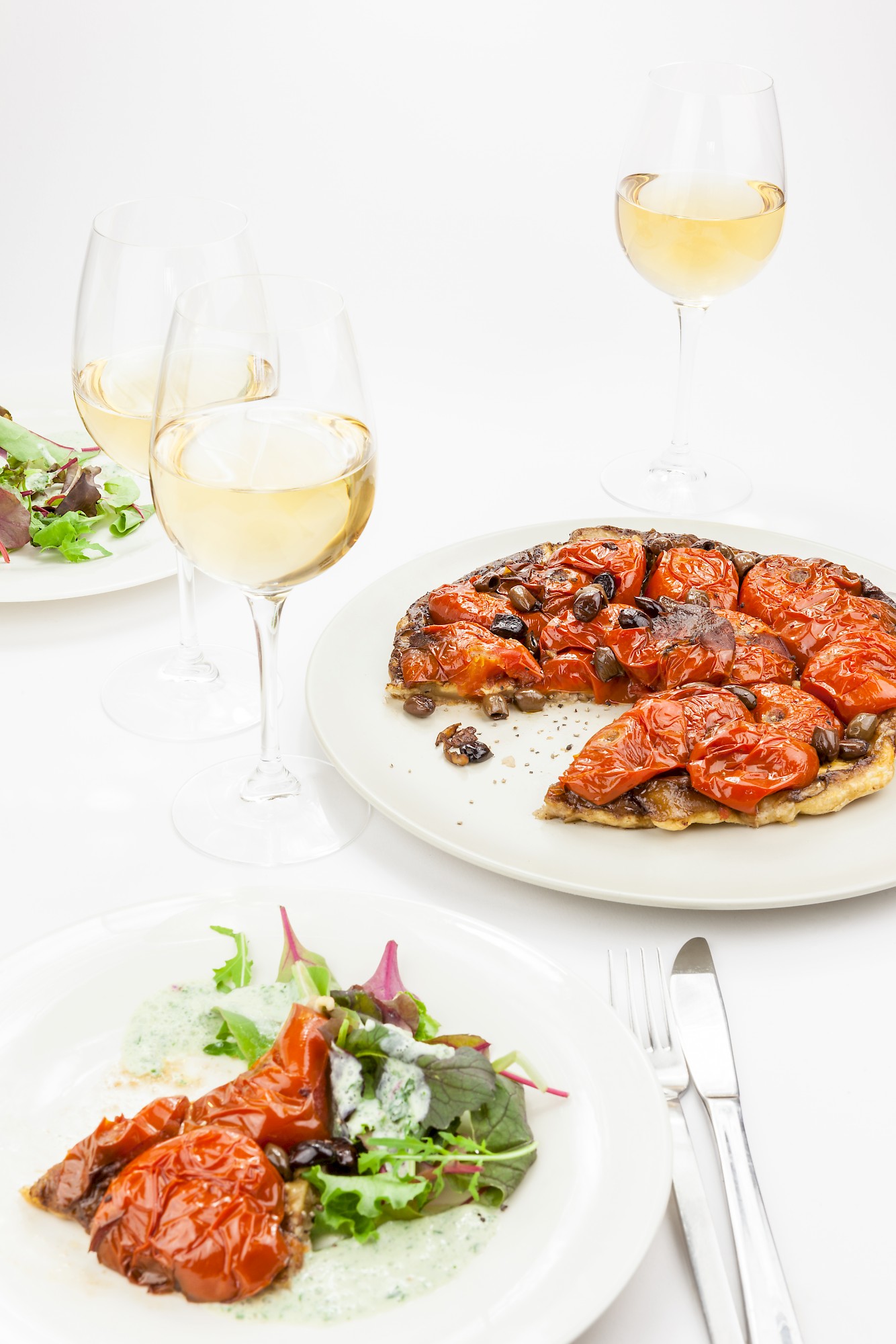 Tomaten-Tarte tatin mit Kräutersahne