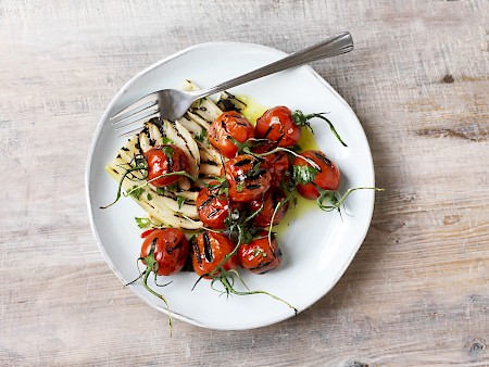 Grilled cherry tomatoes and fennel with garlic, parsley and red chili pepper