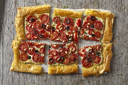 Slices for pizza-Prominent tomatoes