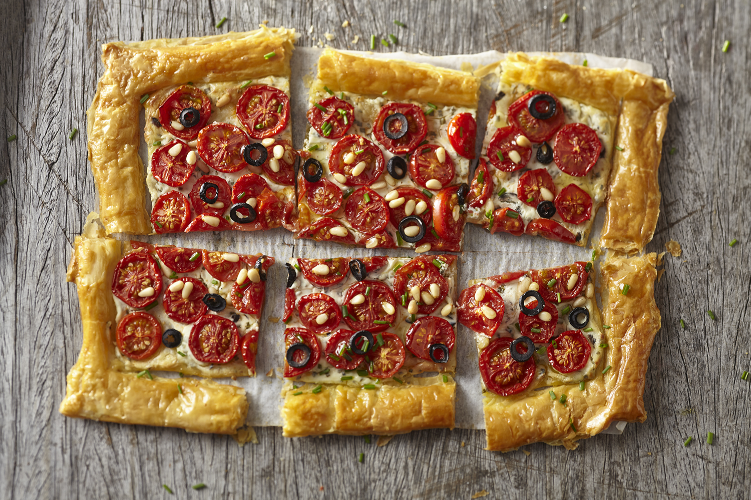 Slices for pizza-Prominent tomatoes