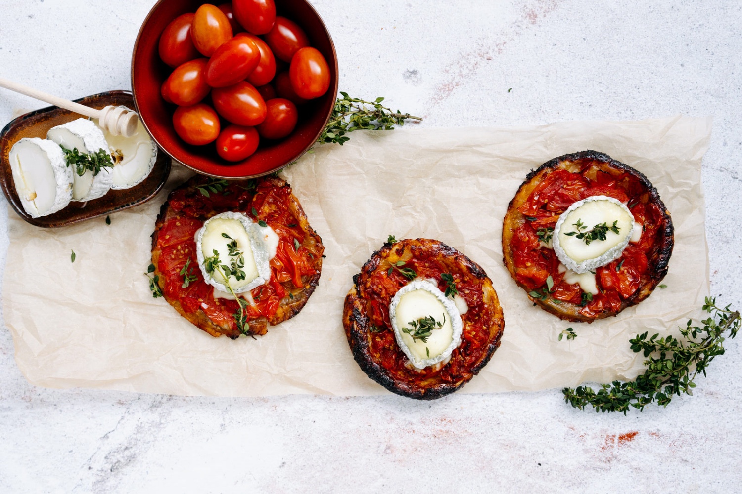 Tarte Tatin mit Tomaten und Ziegenkäse | Prominent